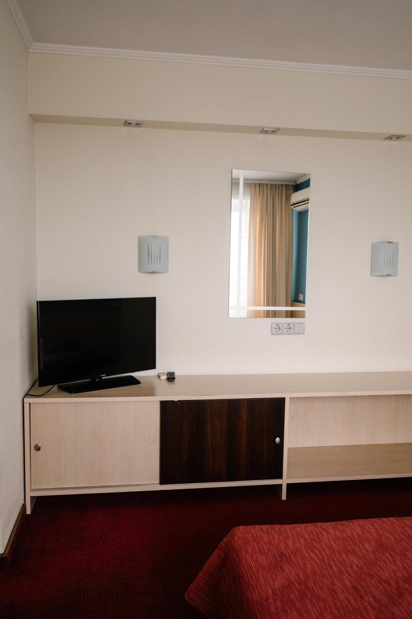 7 Days Hotel Kamyanets-Podilskyi Esterno foto