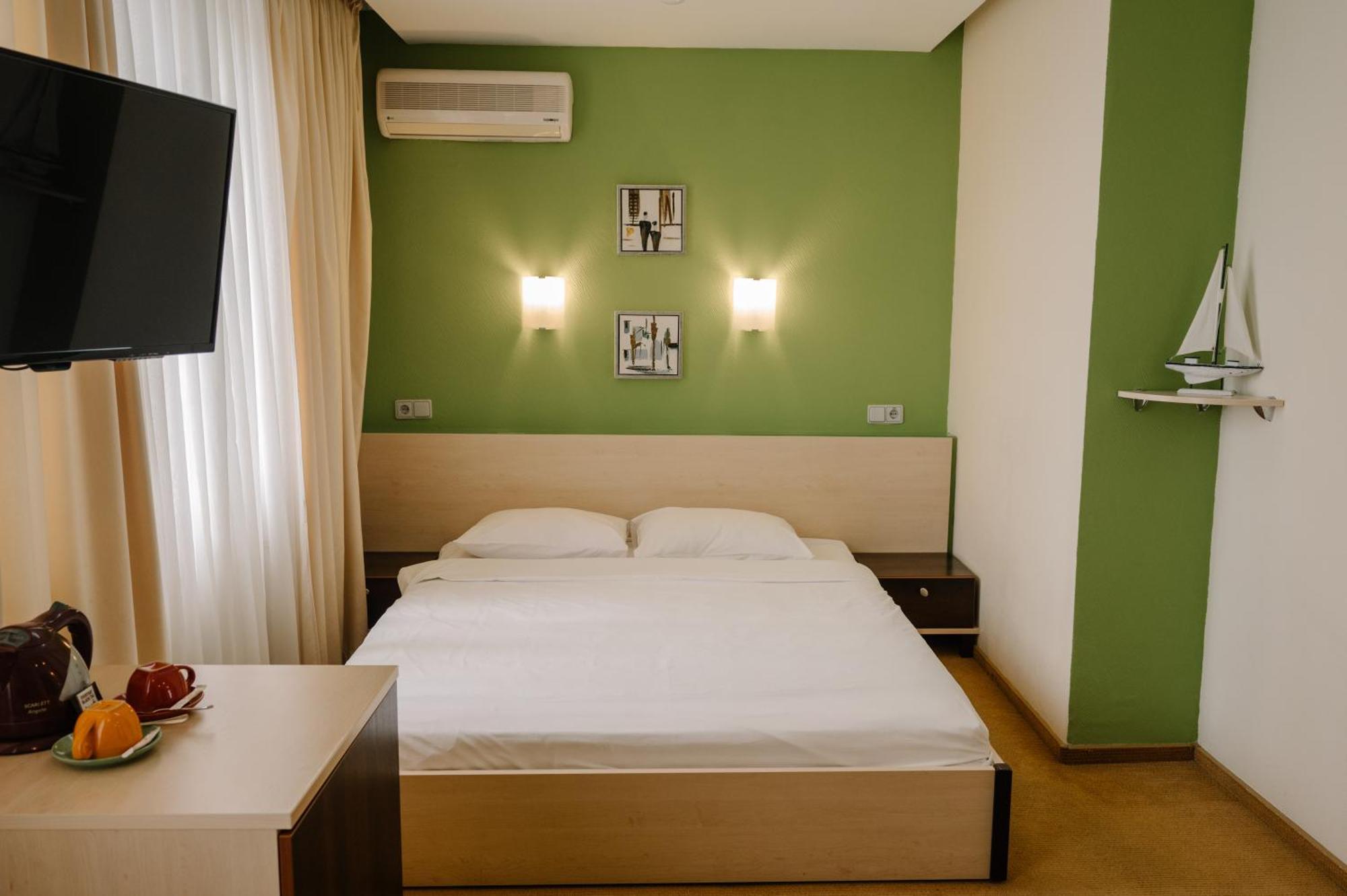 7 Days Hotel Kamyanets-Podilskyi Esterno foto